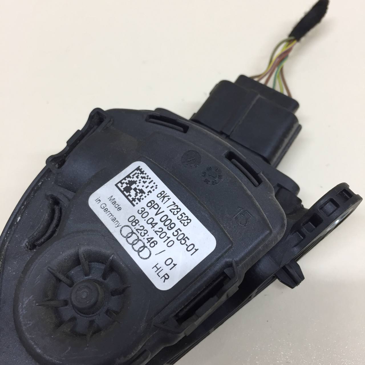 Педаль газа Audi Q5 (8R) 2008-2017 Педаль газа Audi Q5 (8R) 2008-2017
