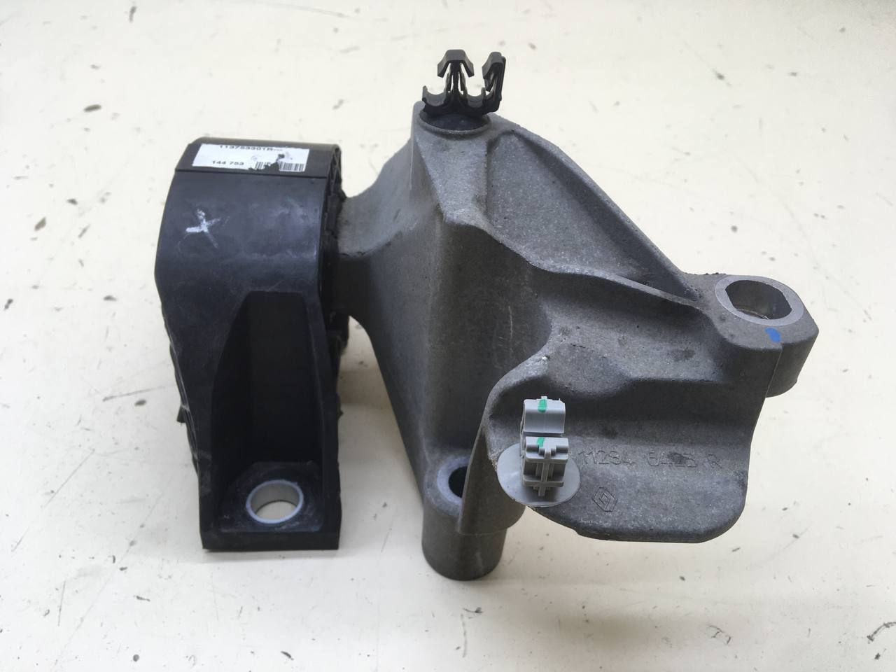 Опора двигателя правая Nissan Almera 3 (G11, G15) 2012> Опора двигателя правая Nissan Almera 3 (G11, G15) 2012>