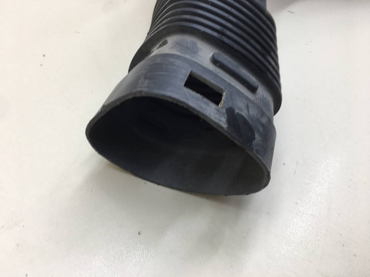 Воздуховод BMW 7-Series F01,F02 2008-2015 Воздуховод BMW 7-Series F01,F02 2008-2015