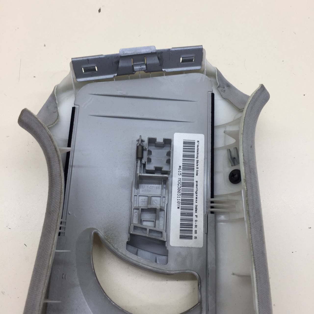 Обшивка стойки Volkswagen Passat B7 2011-2015 Обшивка стойки Volkswagen Passat B7 2011-2015