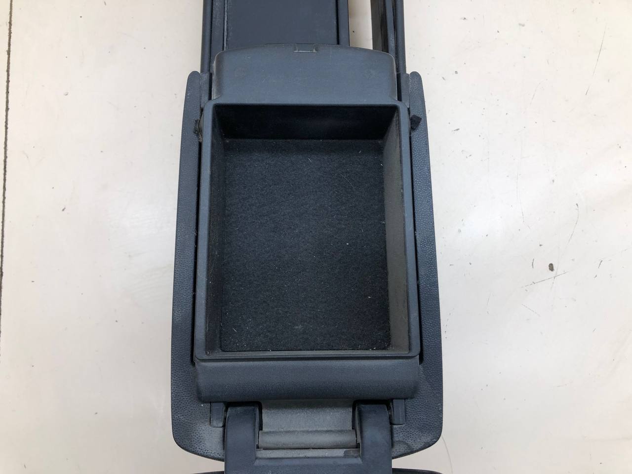 Консоль центральная Mazda Mazda 3 (BK) 2002-2009 Консоль центральная Mazda Mazda 3 (BK) 2002-2009
