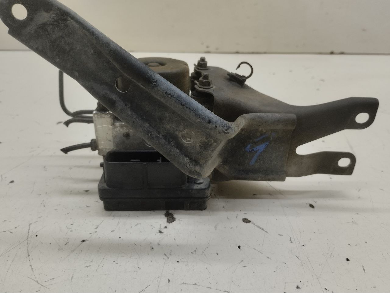 Блок ABS (насос) Mitsubishi Lancer 9 (CS/Classic) 2000-2011 Блок ABS (насос) Mitsubishi Lancer 9 (CS/Classic) 2000-2011