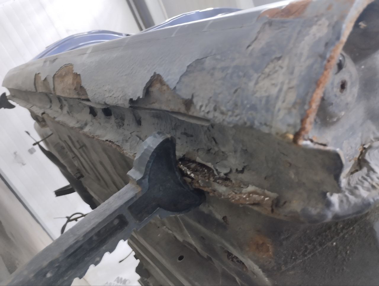 Порог со стойкой правый Peugeot 308 2007>