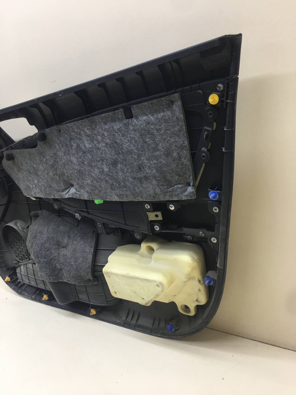 Обшивка двери передней левой Hyundai Solaris (RB) 2010-2017