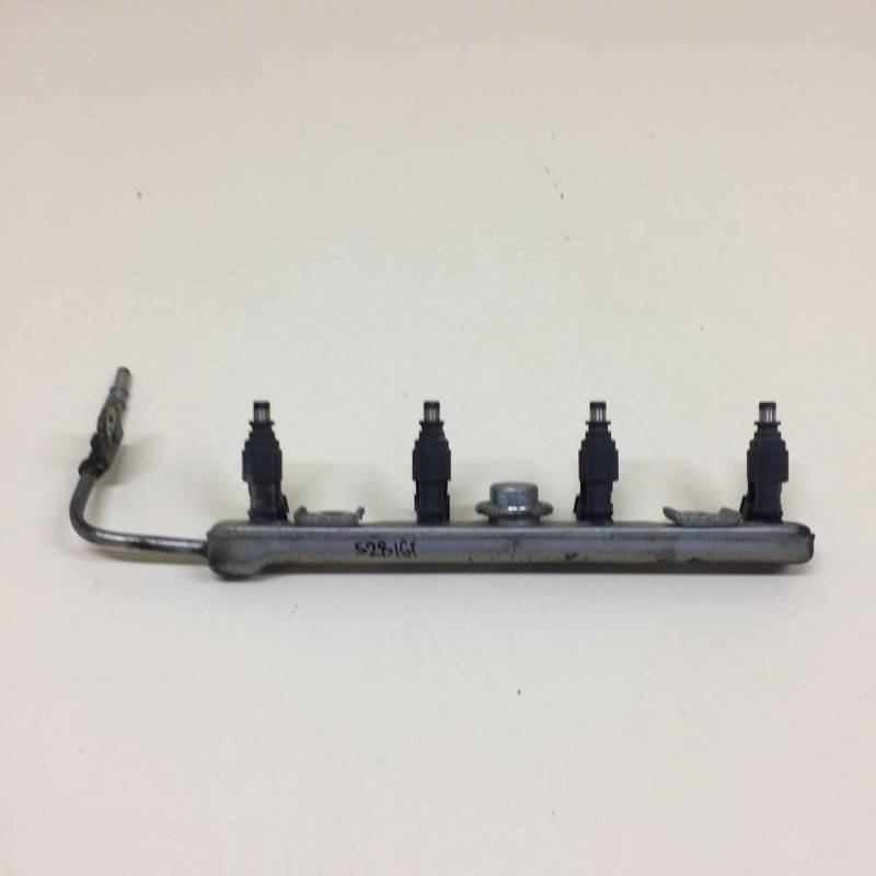 Рейка топливная (рампа) Toyota Auris (E150) 2006-2012