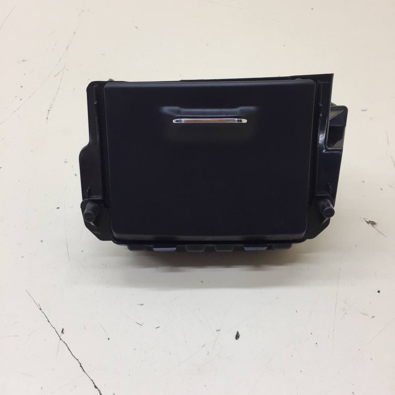 Ящик передней консоли Toyota Corolla E180 2013-2019