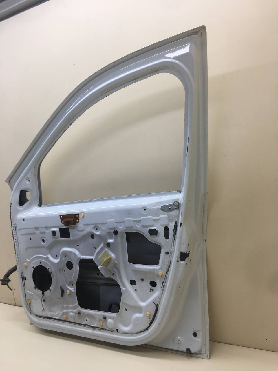 Дверь передняя правая Renault Duster (HSA, HSM) 2012> Дверь передняя правая Renault Duster (HSA, HSM) 2012>