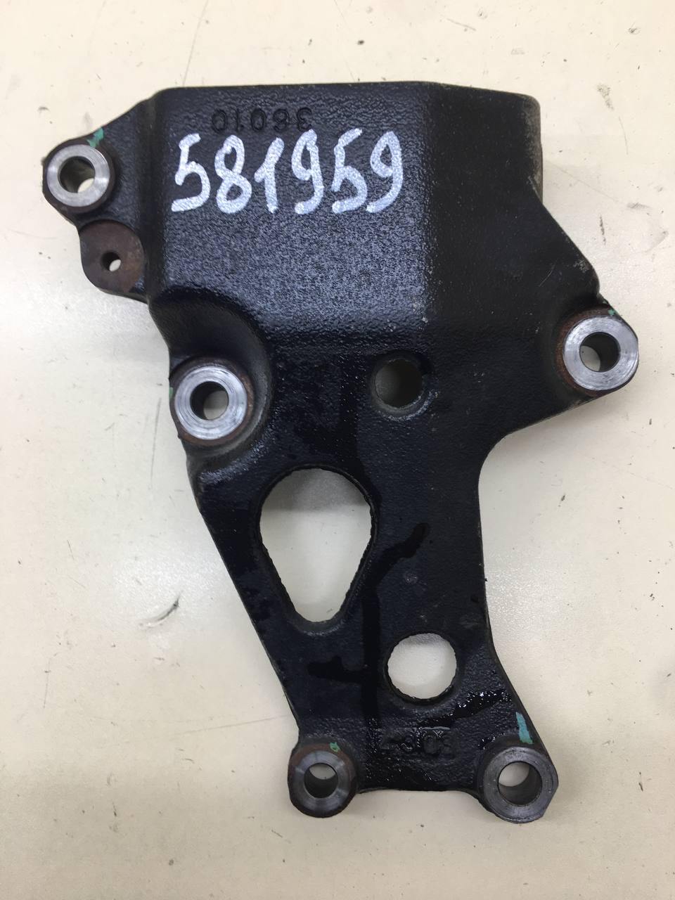 Кронштейн двигателя Toyota Camry (V50) 2011-2017 Кронштейн двигателя Toyota Camry (V50) 2011-2017
