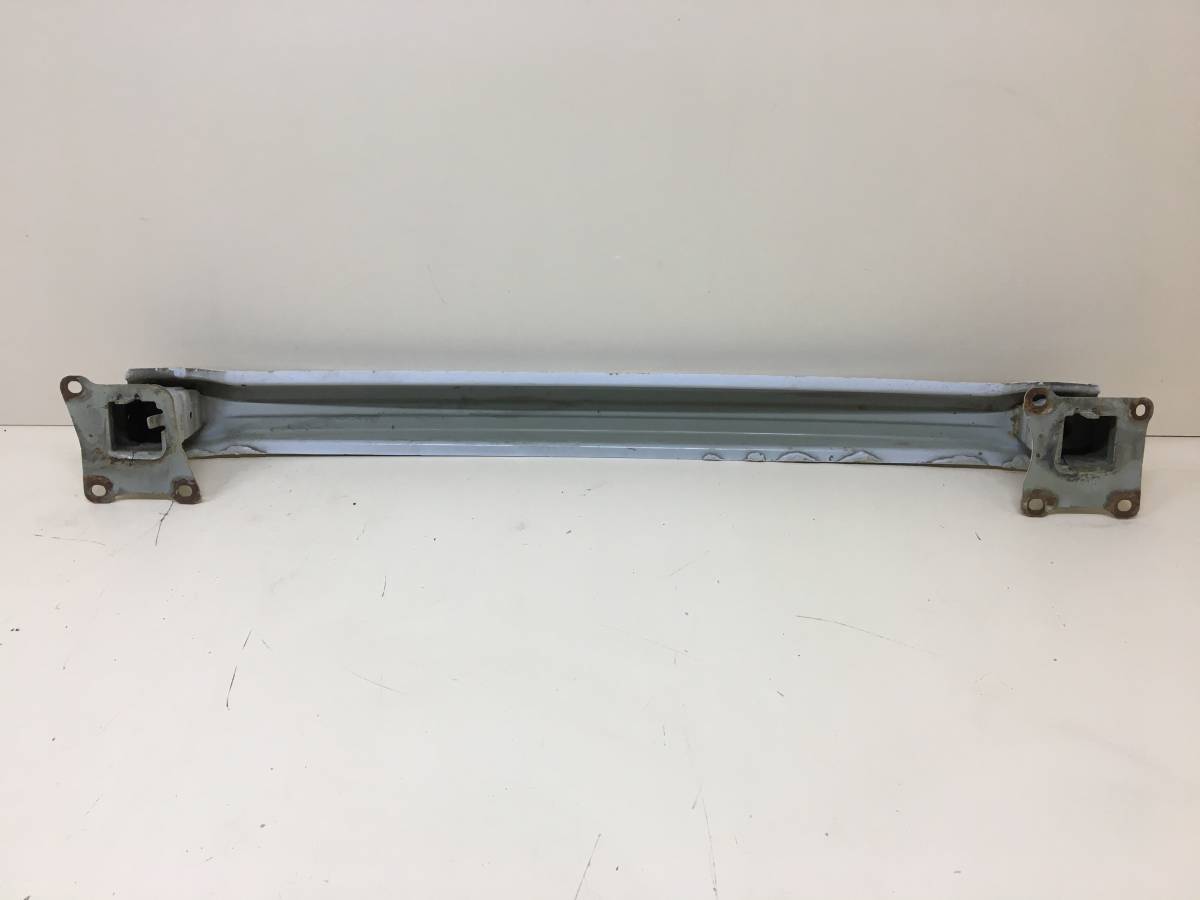 Усилитель заднего бампера Skoda Yeti 2009>