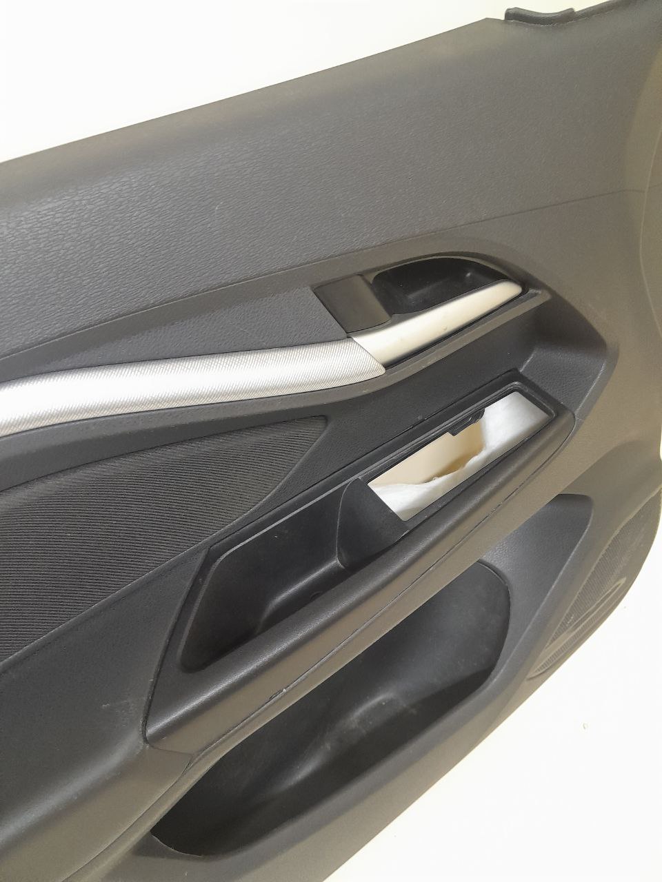 Обшивка двери передней левой Lada Vesta 2015>