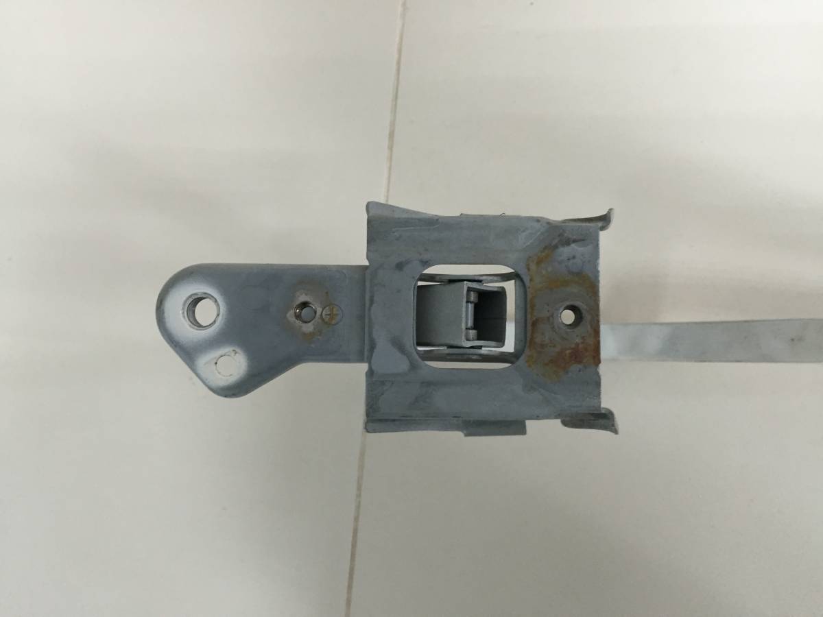 Петля крышки багажника Toyota Mark II  (X100) 1996-2000