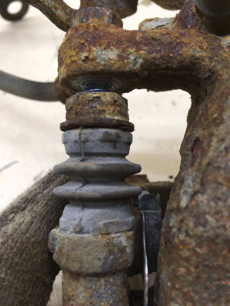 Суппорт задний левый Ford Mondeo 4 2007-2015