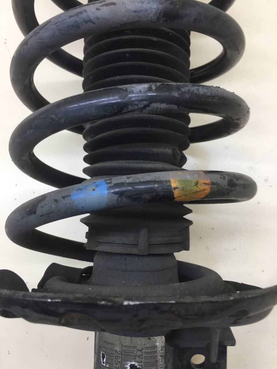 Амортизатор передний левый Volvo XC60 2008-2017