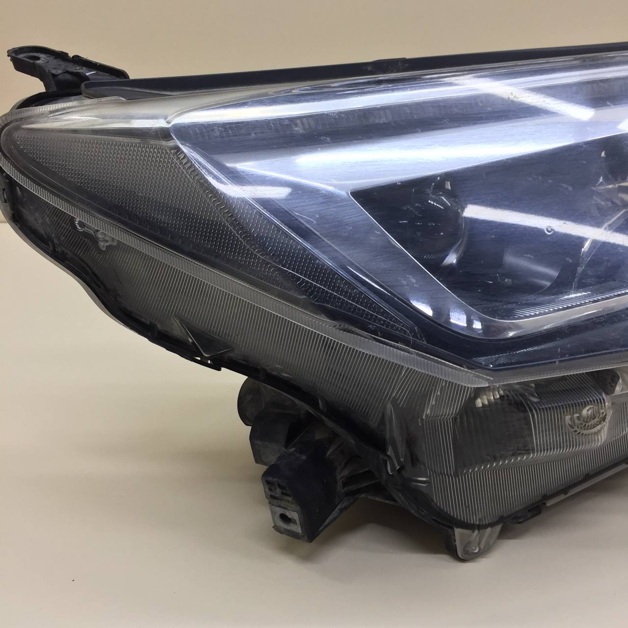 Фара правая Toyota Rav 4 (XA40) 2013-2019