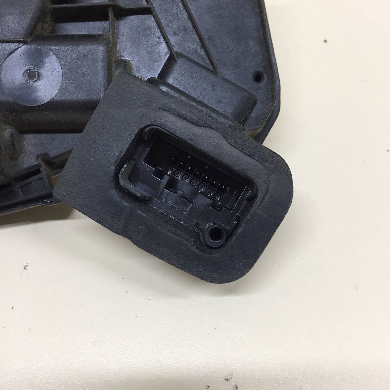 Замок двери задней левой Volkswagen Polo (MK5) 2011-2020 Замок двери задней левой Volkswagen Polo (MK5) 2011-2020