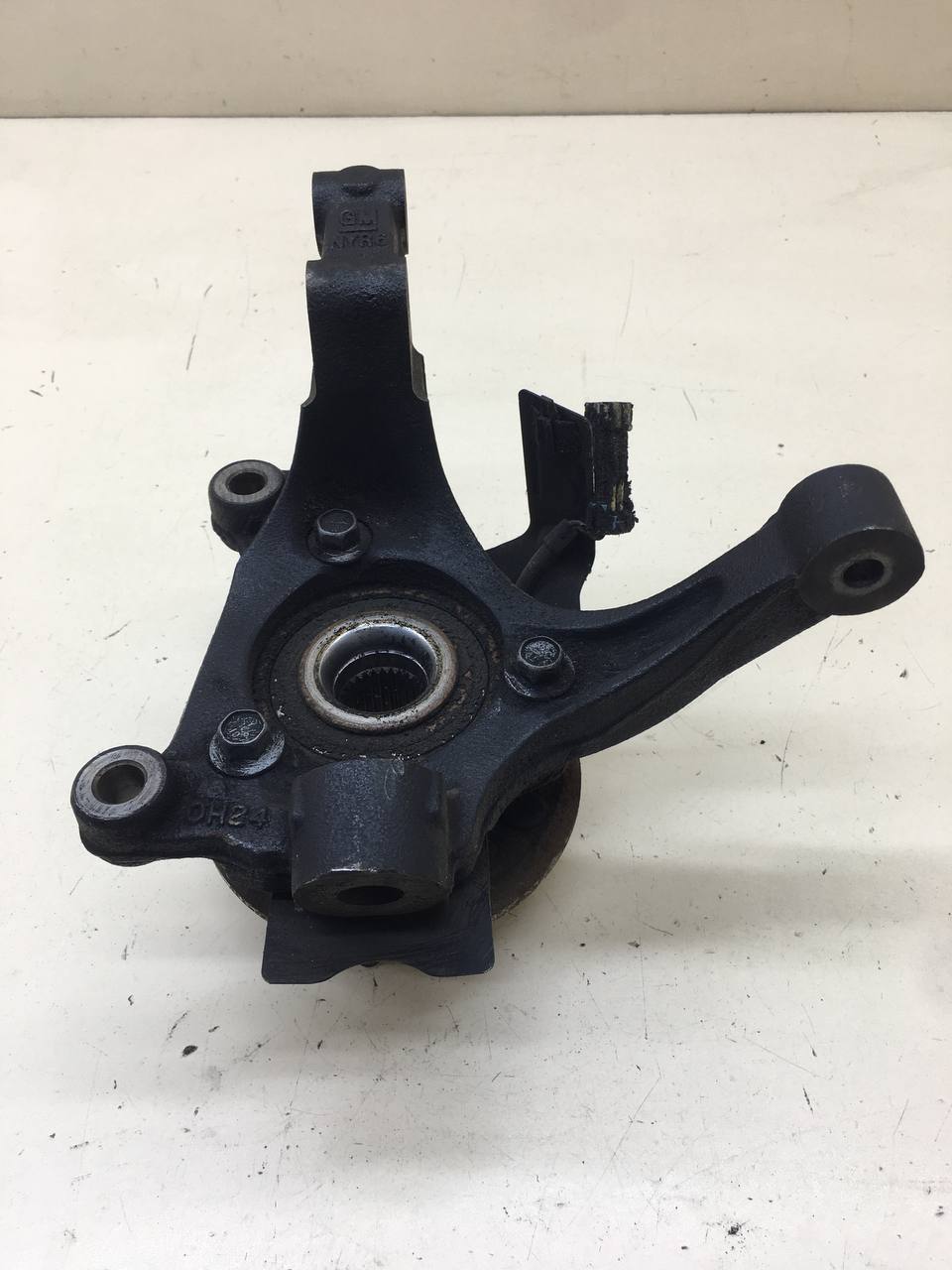 Кулак поворотный передний правый Chevrolet Captiva (C100) 2006-2011