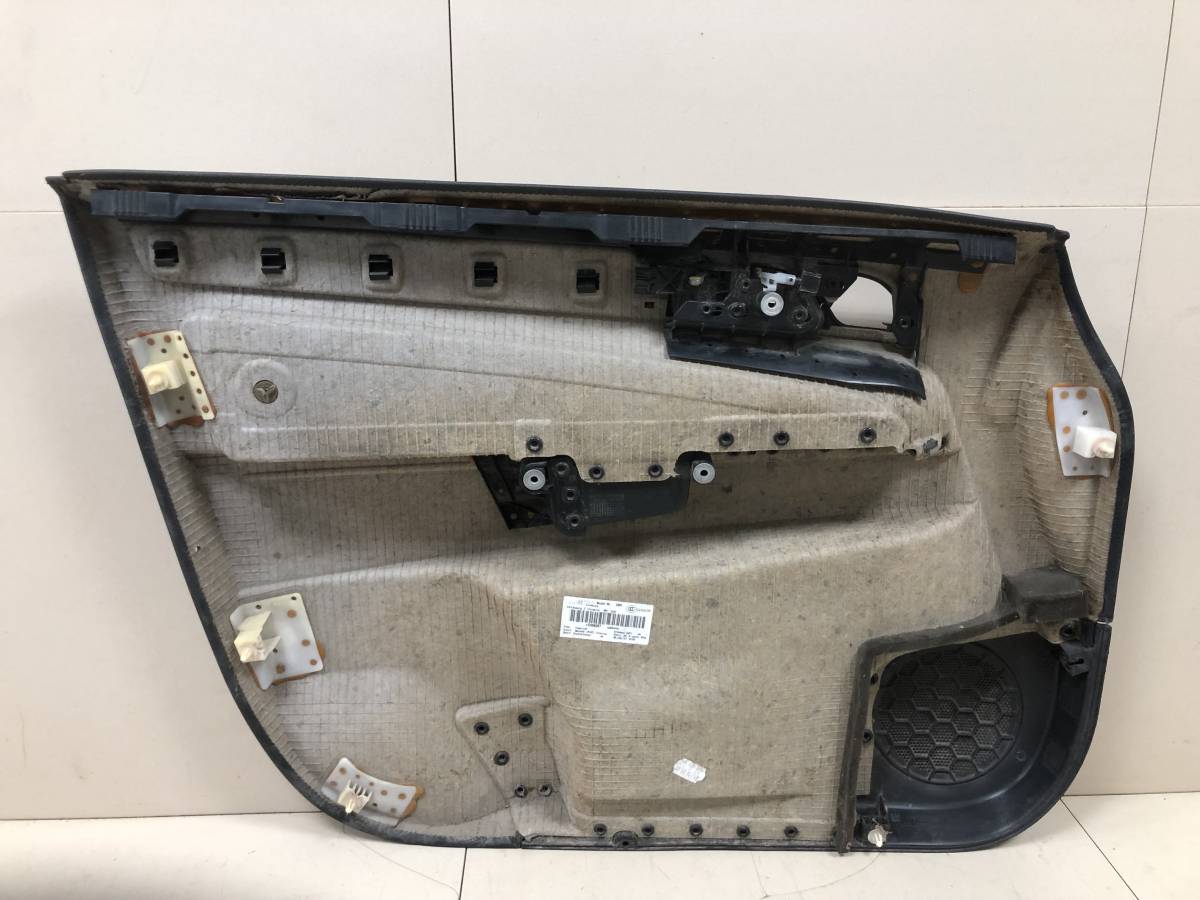 Обшивка двери передней правой Opel Zafira (B) 2005-2012