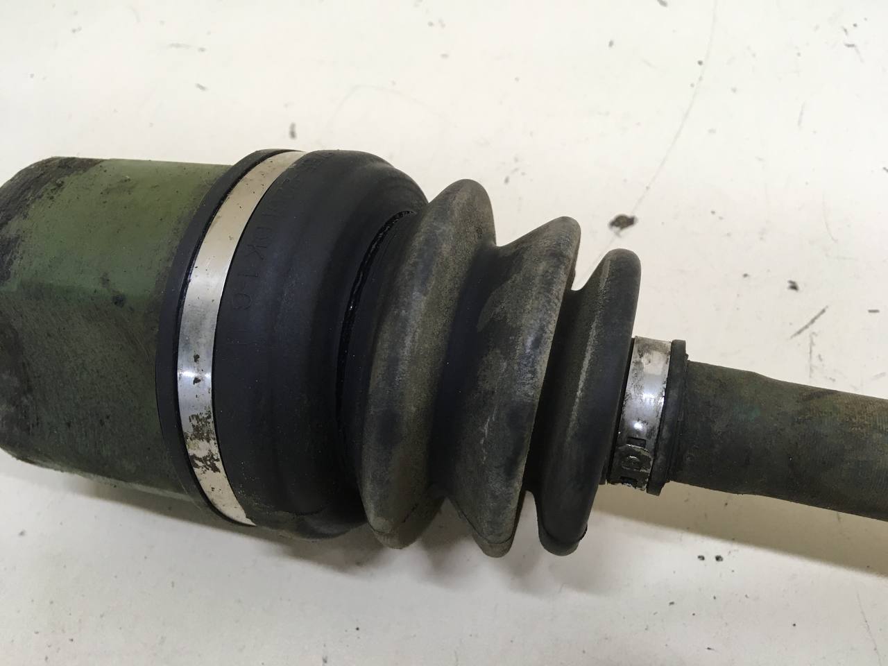 Полуось передняя левая Kia Sephia 2001-2004 Полуось передняя левая Kia Sephia 2001-2004