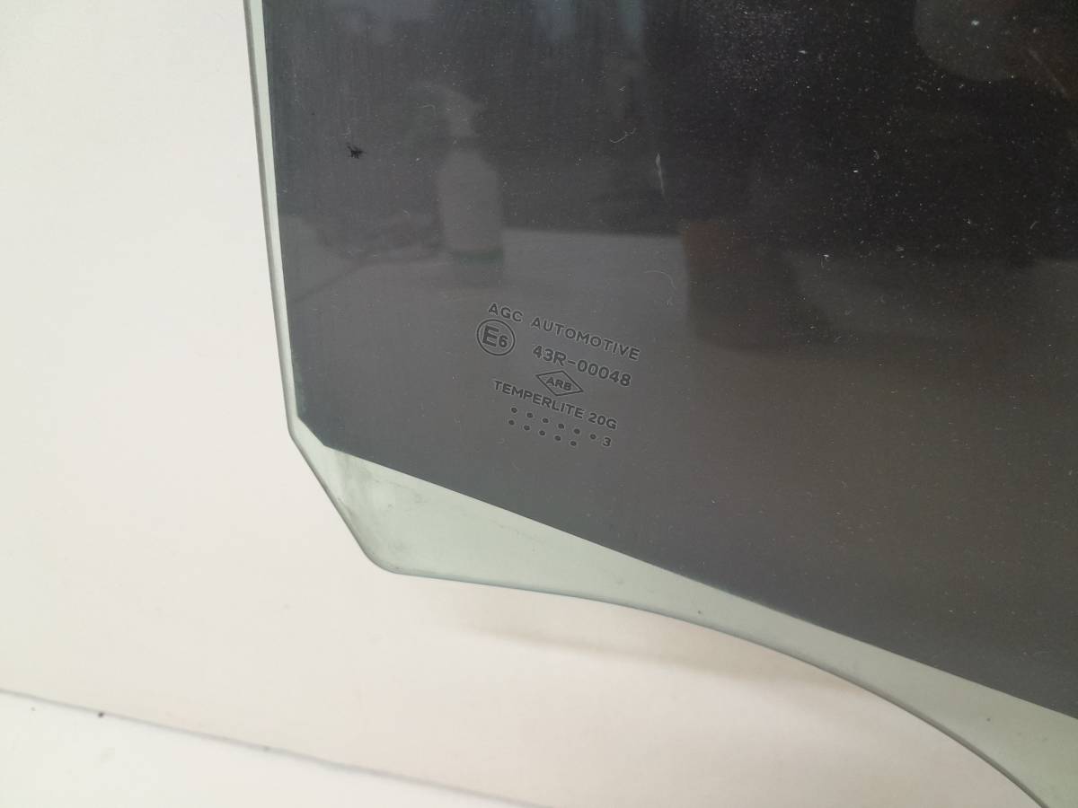 Стекло двери задней правой Renault Sandero 2009-2014
