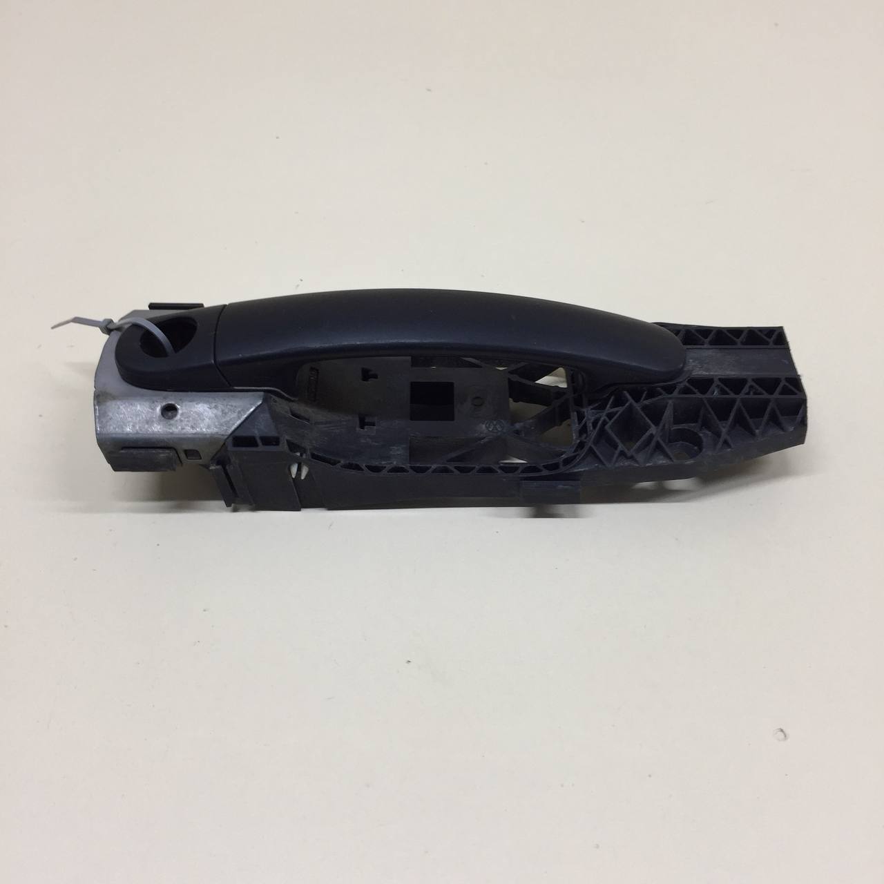Ручка двери передней наружная правая Volkswagen Polo (MK5) 2011-2020 Ручка двери передней наружная правая Volkswagen Polo (MK5) 2011-2020