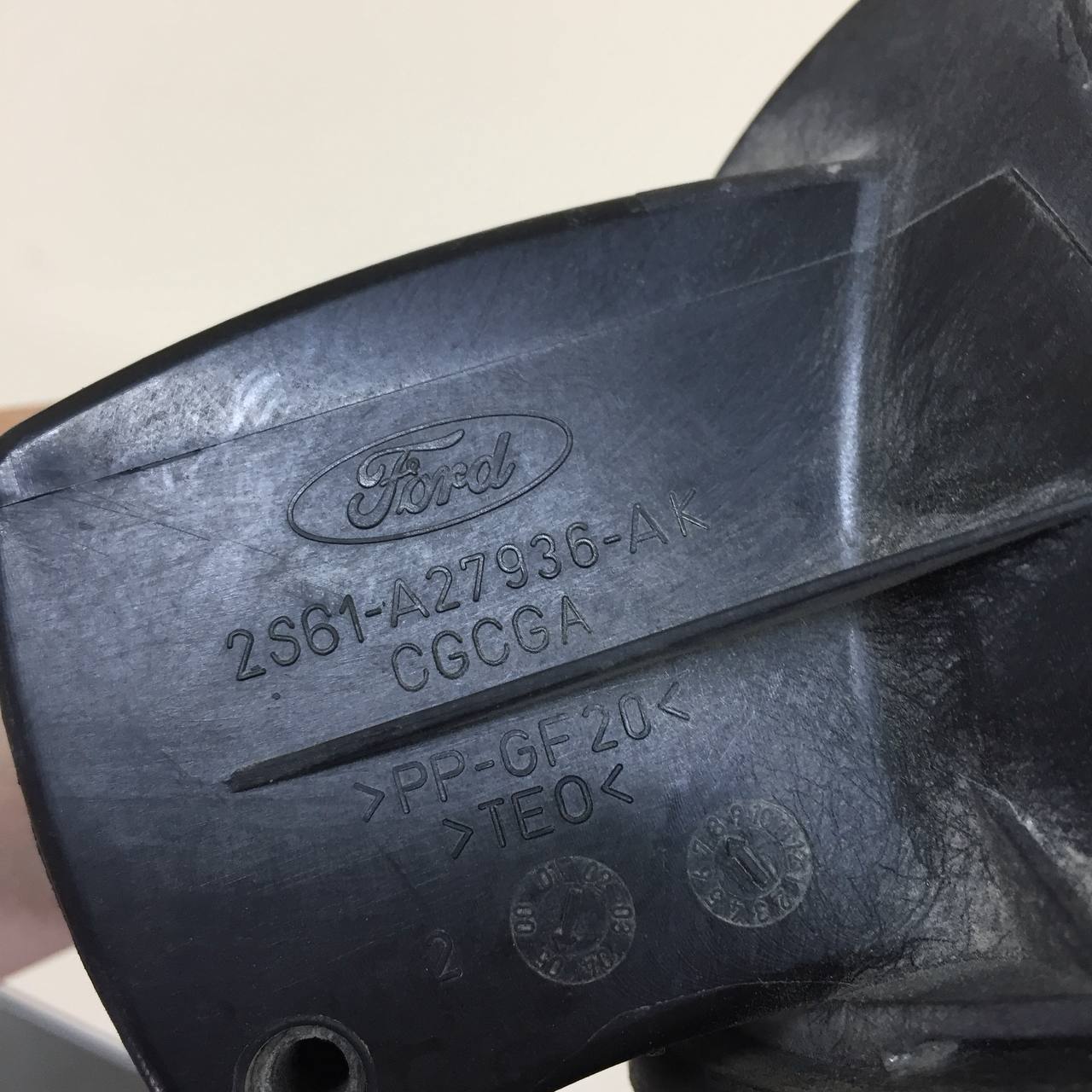 Лючок бензобака Ford Fusion (JU) 2002-2012 Лючок бензобака Ford Fusion (JU) 2002-2012