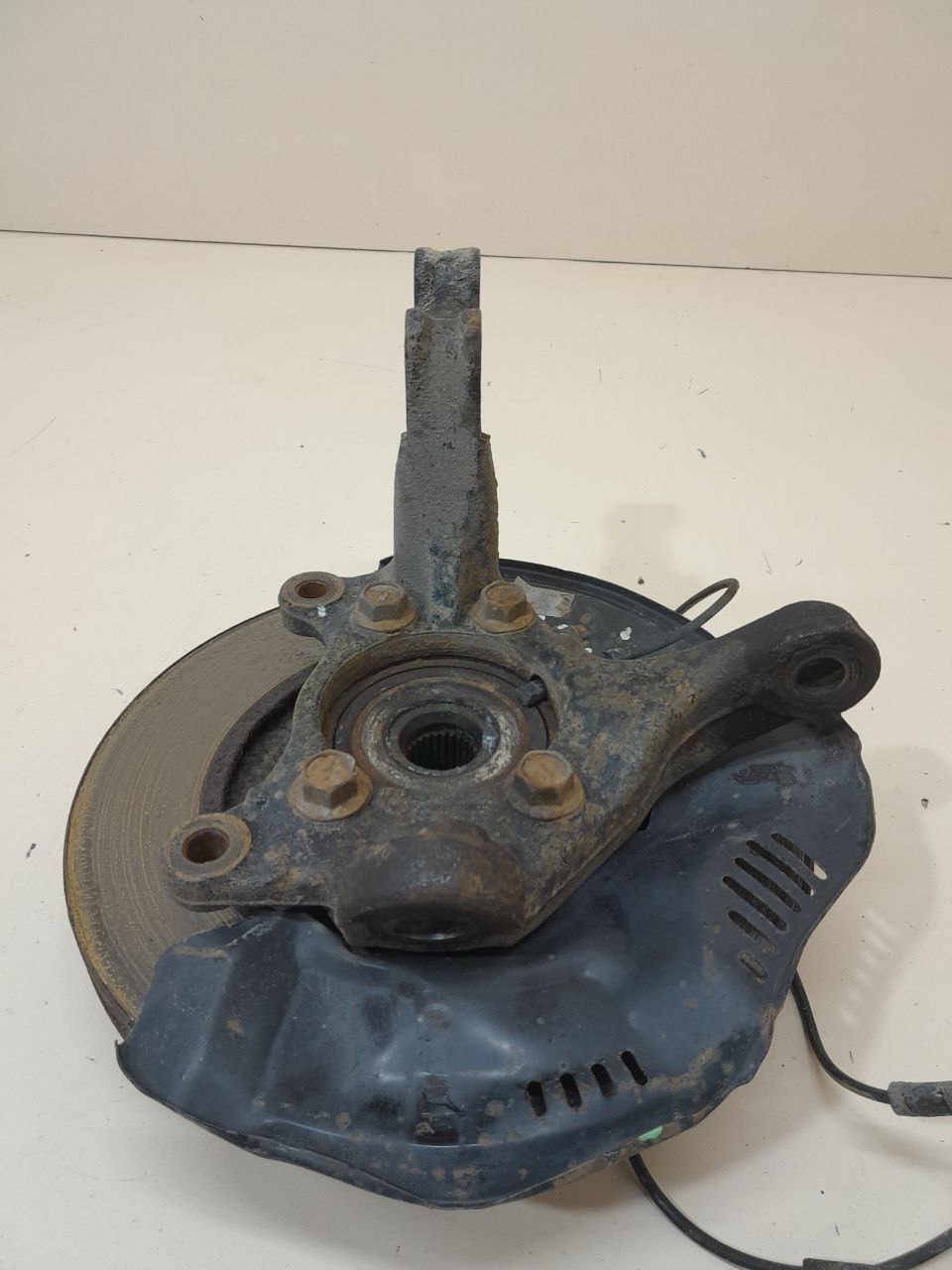 Кулак поворотный передний правый Toyota Corolla E150 2006-2013