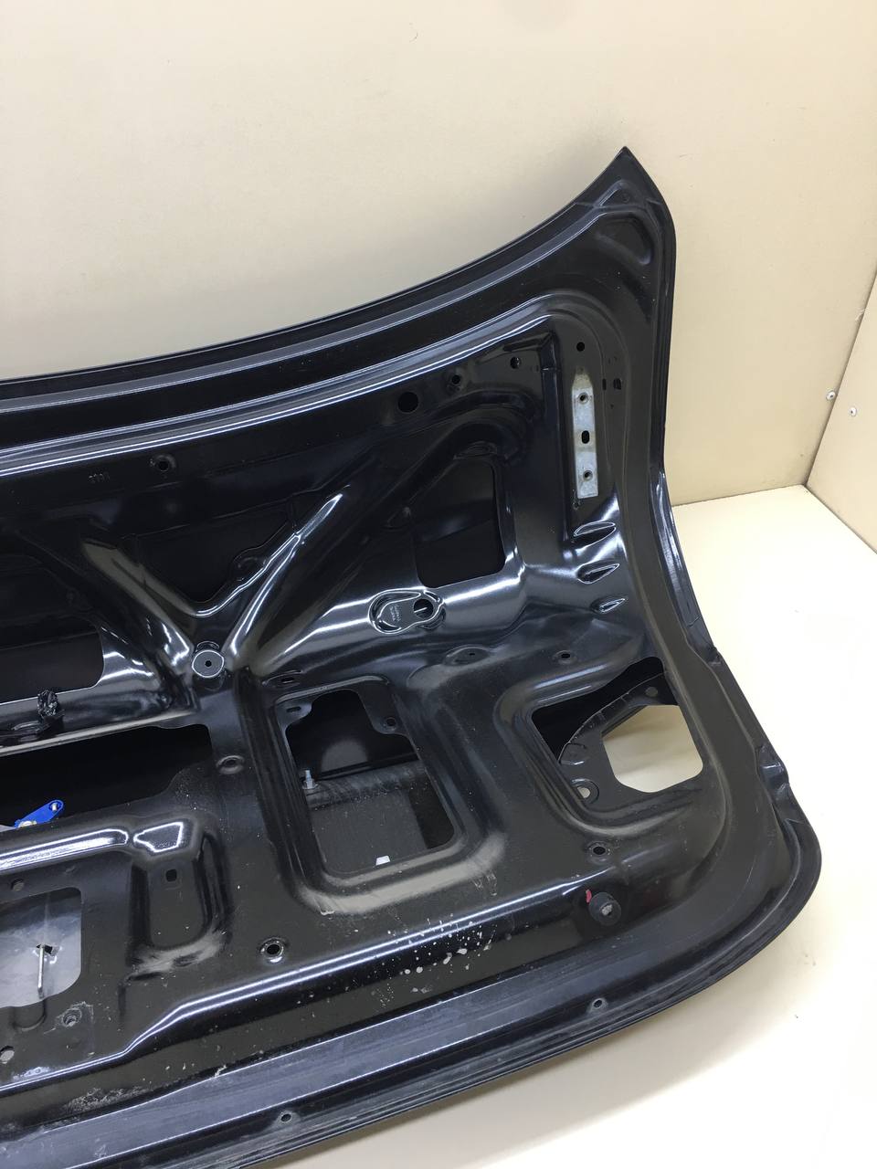 Крышка багажника Nissan Almera 3 (G11, G15) 2012> Крышка багажника Nissan Almera 3 (G11, G15) 2012>
