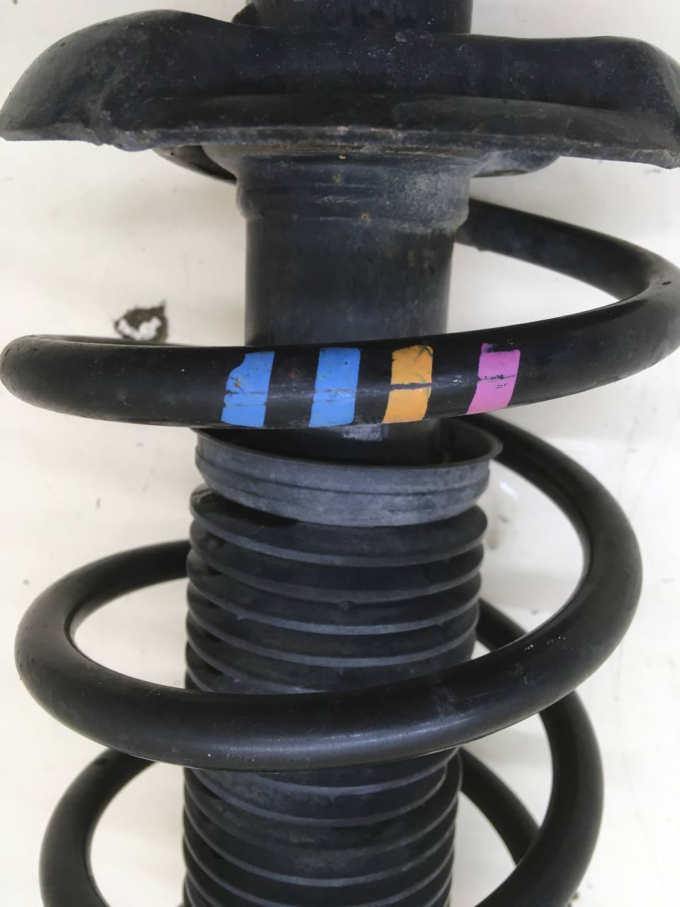 Амортизатор передний Skoda Octavia (A5 1Z-) 2004-2013