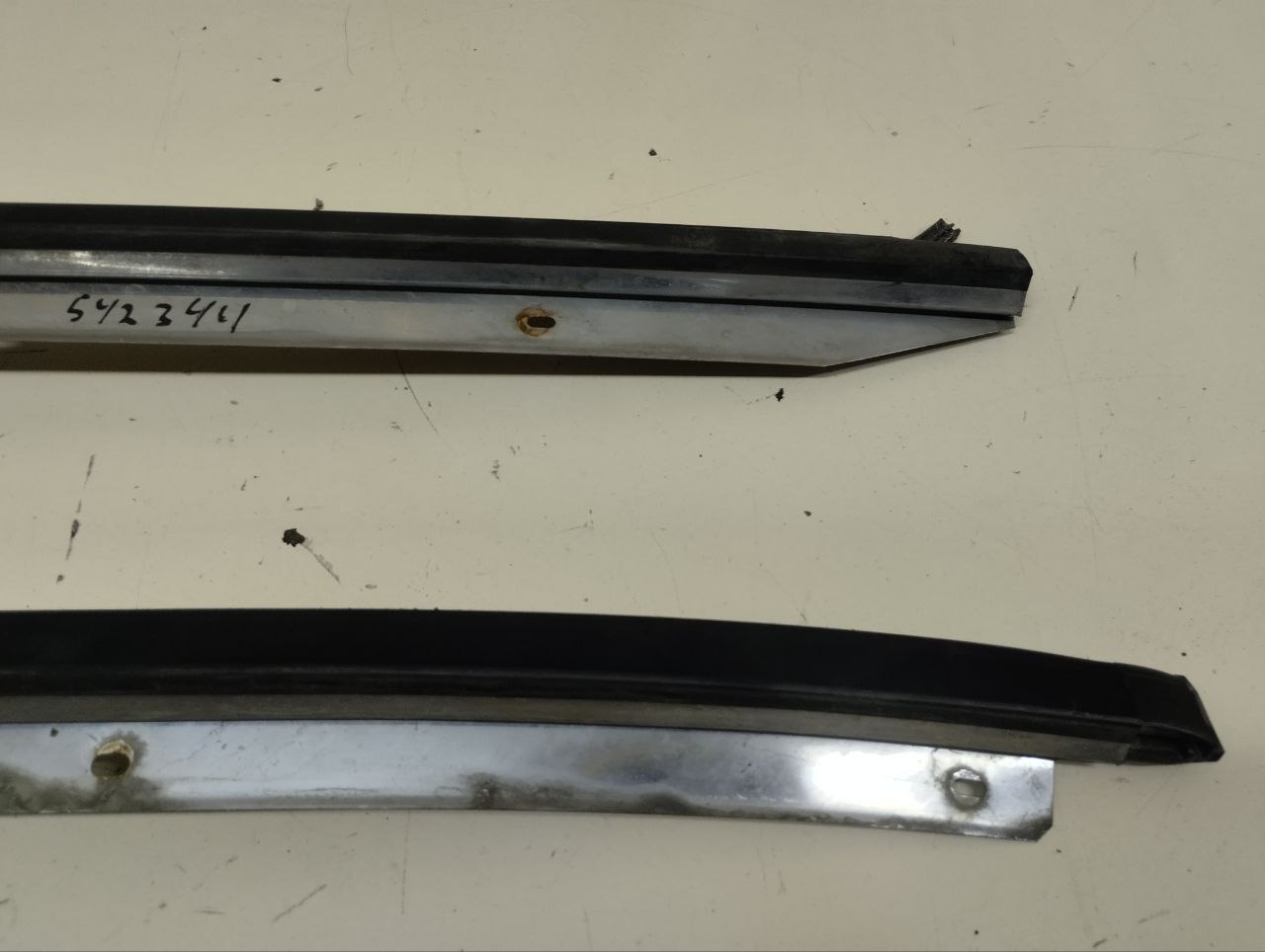 Молдинг лобового стекла Nissan Almera (N16) 2000-2006