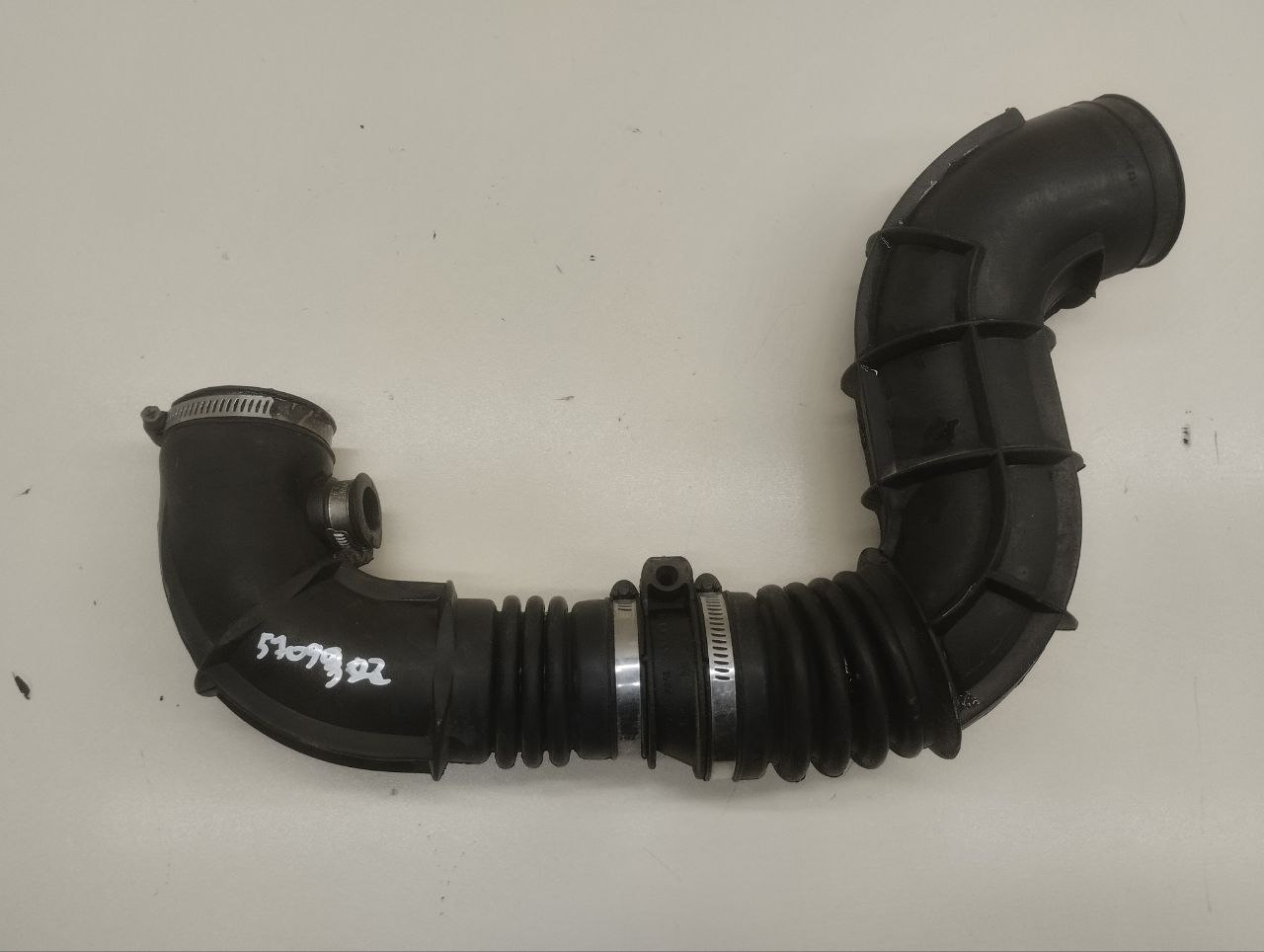 Патрубок воздушного фильтра Chevrolet Niva 2009-2020