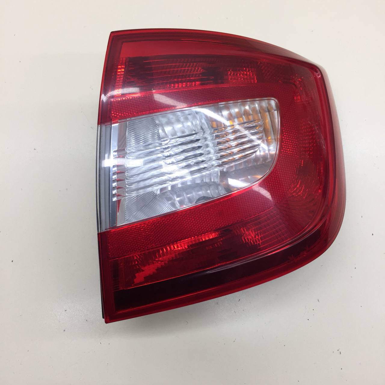 Фонарь задний правый Skoda Rapid 2012-2020 Фонарь задний правый Skoda Rapid 2012-2020