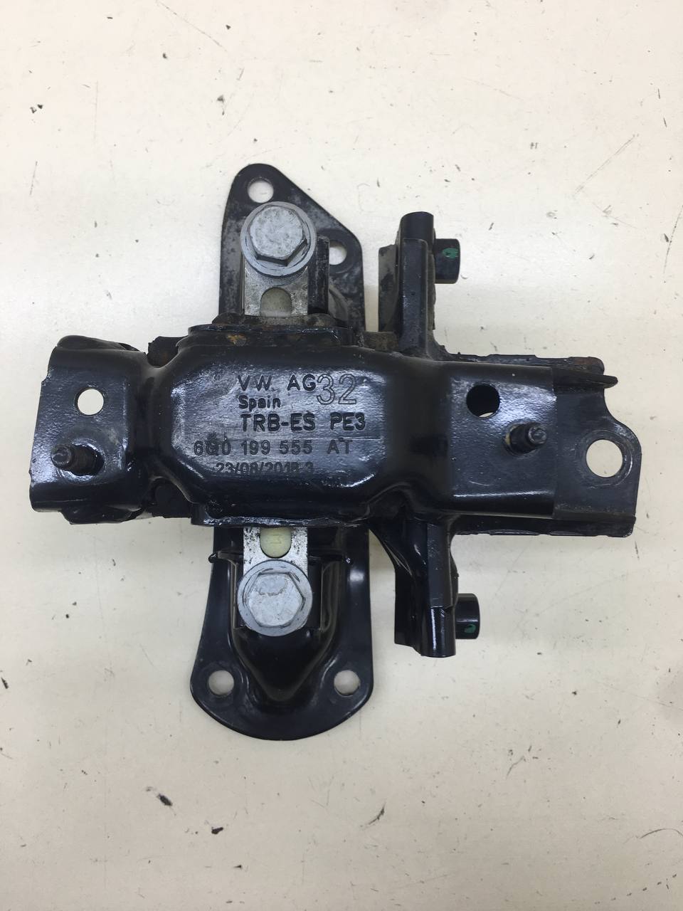 Опора КПП левая Volkswagen Polo (MK5) 2011-2020