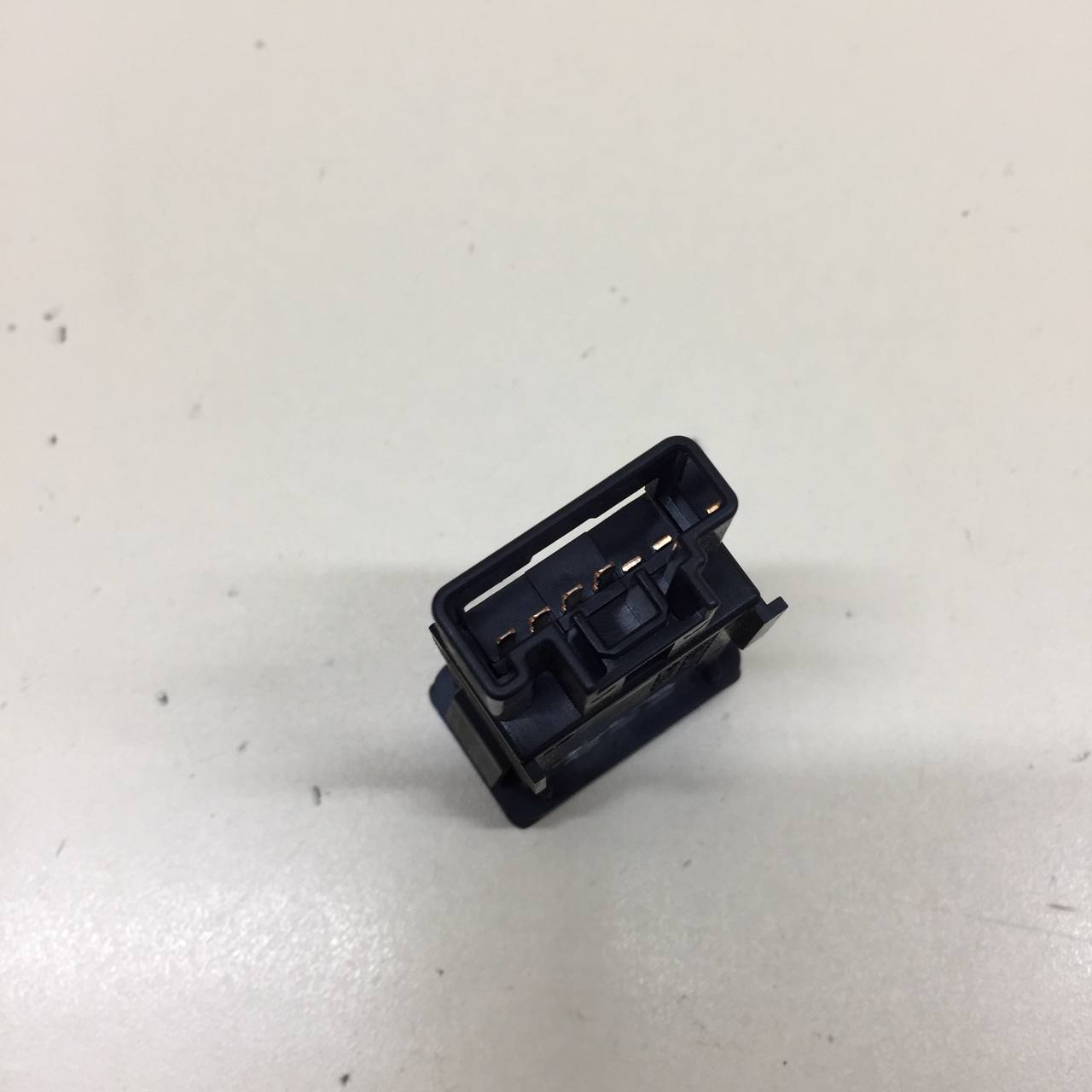 Кнопка многофункциональная Mazda Mazda 6 (GG) 2002-2007 Кнопка многофункциональная Mazda Mazda 6 (GG) 2002-2007