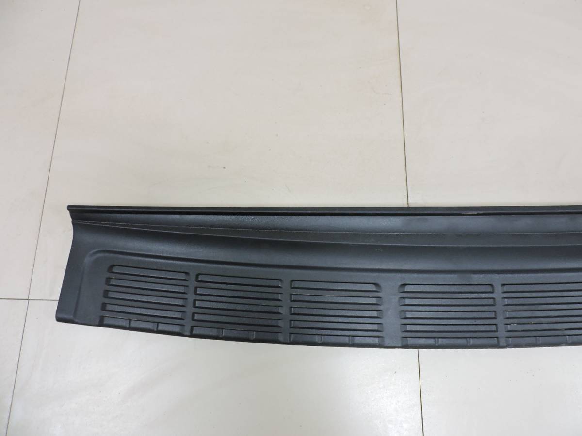 Накладка заднего бампера Toyota Land Cruiser (J200) 2007-2015