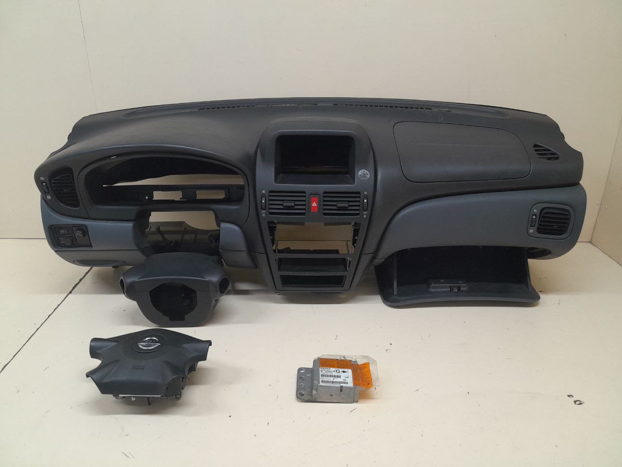 Подушка безопасности (комплект) Nissan Almera (N16) 2000-2006 Подушка безопасности (комплект) Nissan Almera (N16) 2000-2006