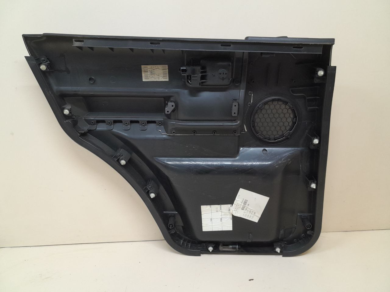 Обшивка двери задней правой Land Rover Discovery 3 (L319) 2004-2009