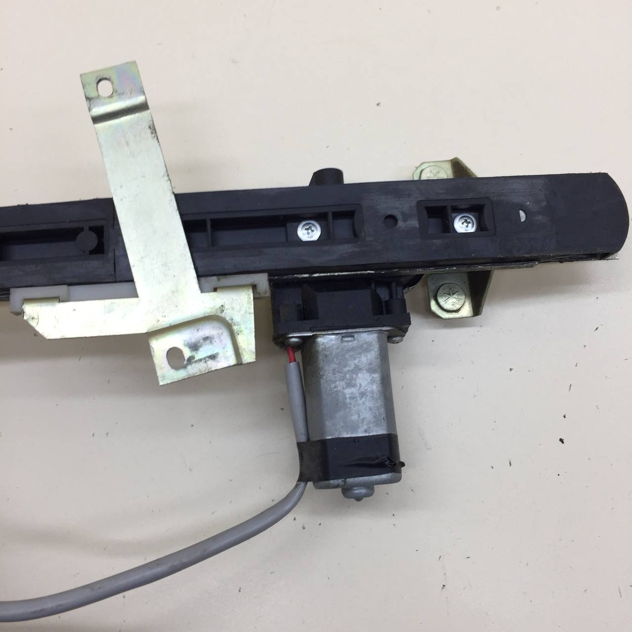 Стеклоподъемник электр. передний левый Kia Spectra (SD) 2004-2011