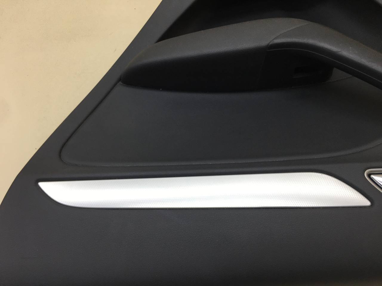 Обшивка двери задней правой Audi Audi Q3 (8U) 2012>