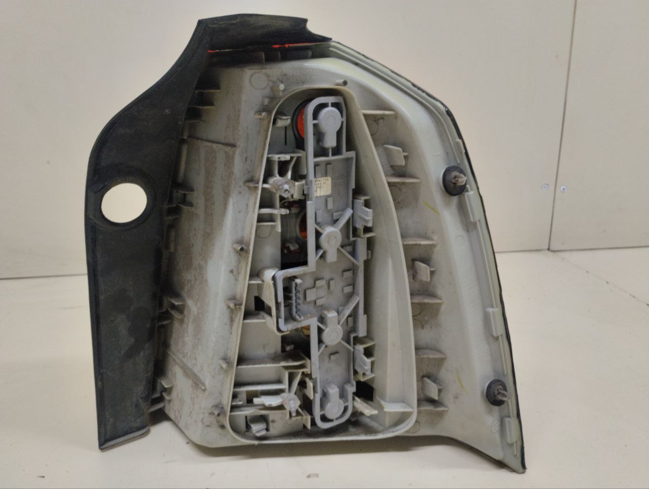 Фонарь задний левый Opel Zafira (B) 2005-2012