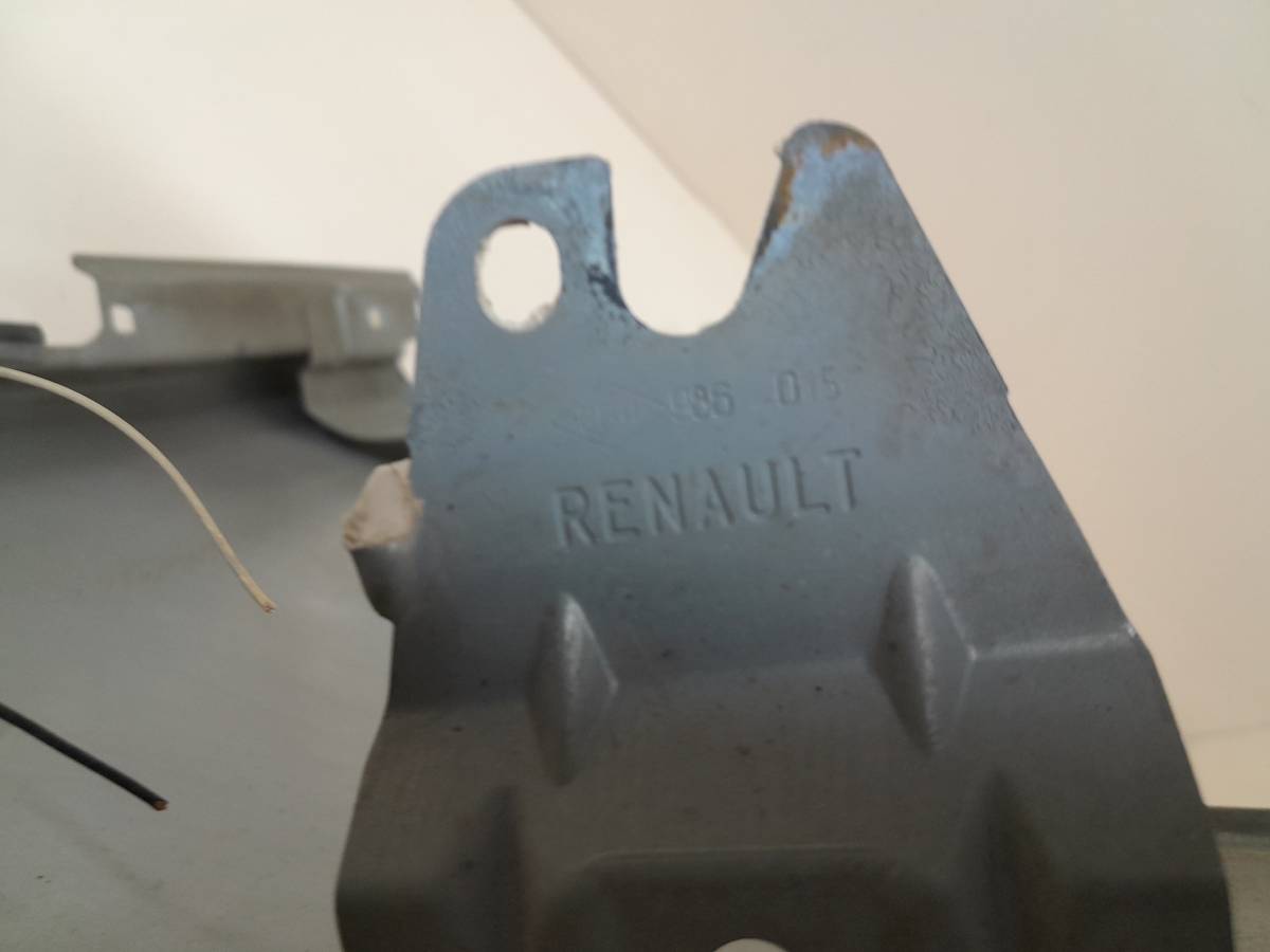Крыло переднее левое Renault Sandero 2009-2014