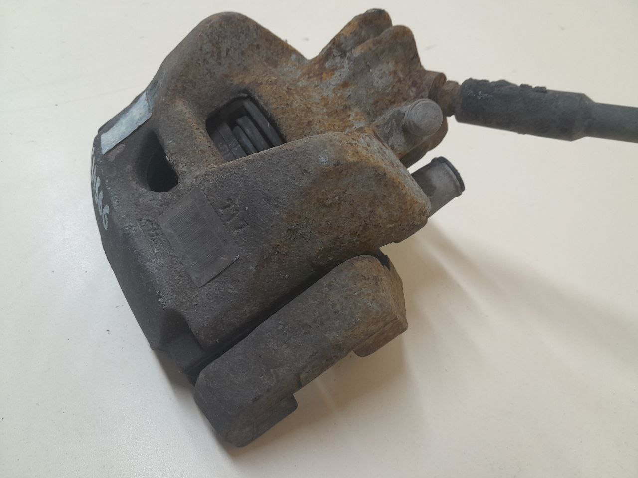 Суппорт передний левый Citroen Berlingo (NEW) (B9) 2008>