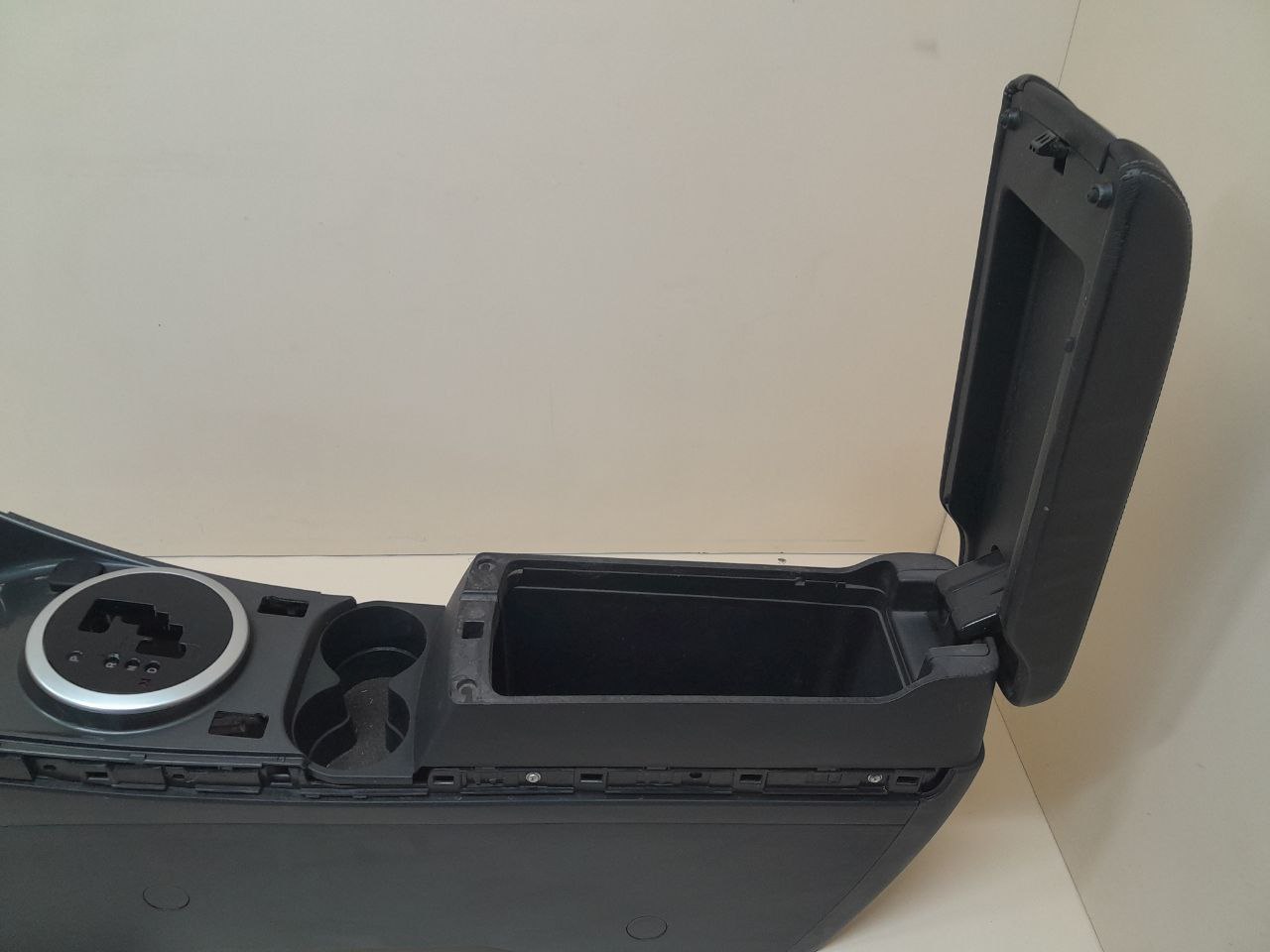 Консоль центральная Mazda CX-7 (ER) 2006-2012 Консоль центральная Mazda CX-7 (ER) 2006-2012