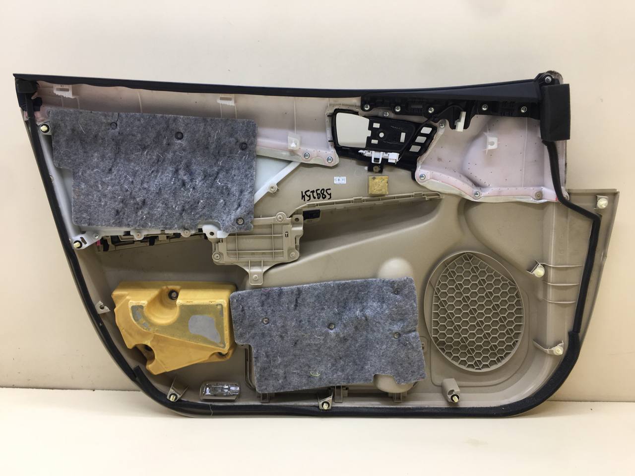 Обшивка двери передней правой Toyota Camry (V50) 2011-2017