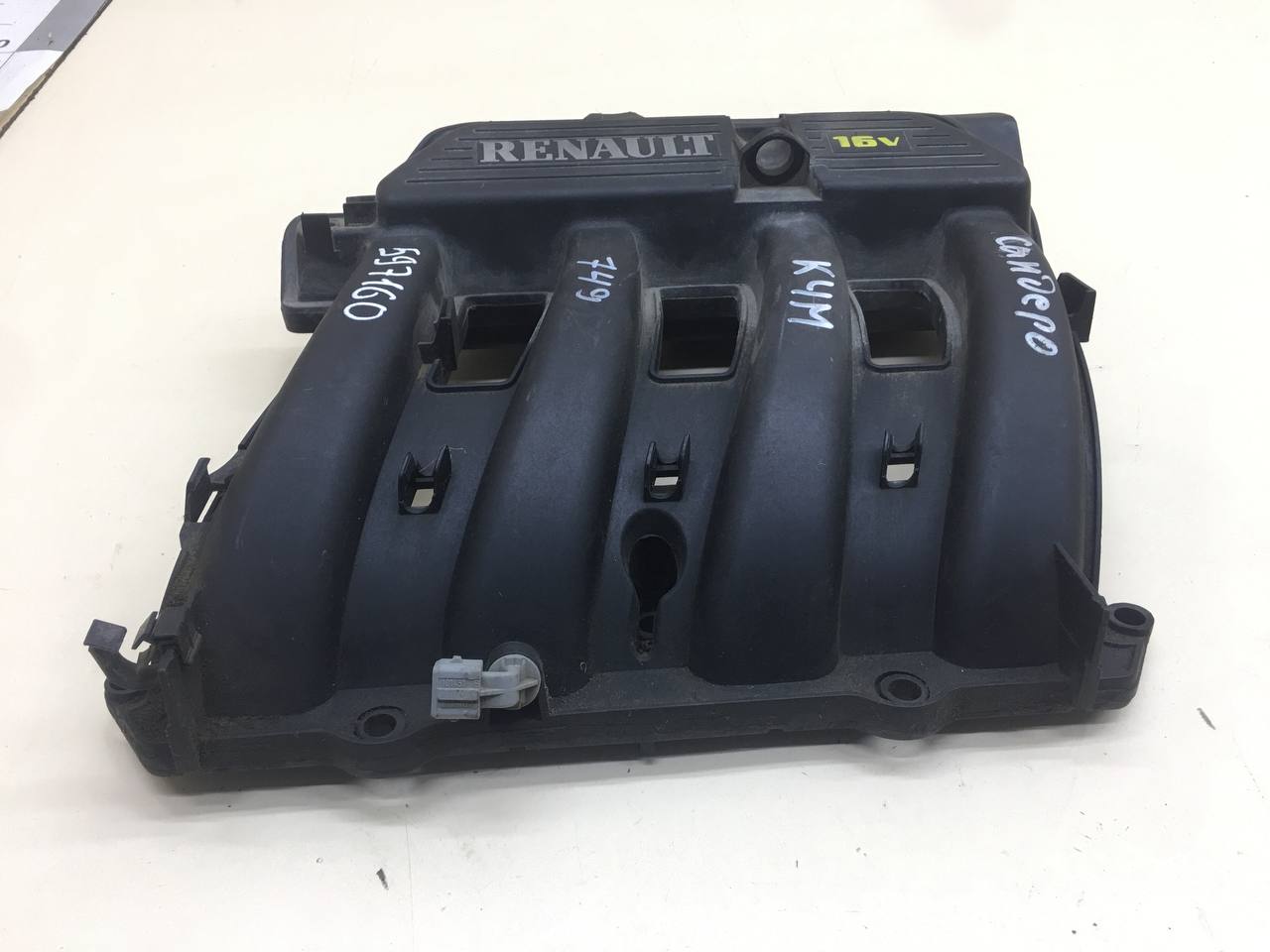 Коллектор впускной Renault Sandero 2009-2014