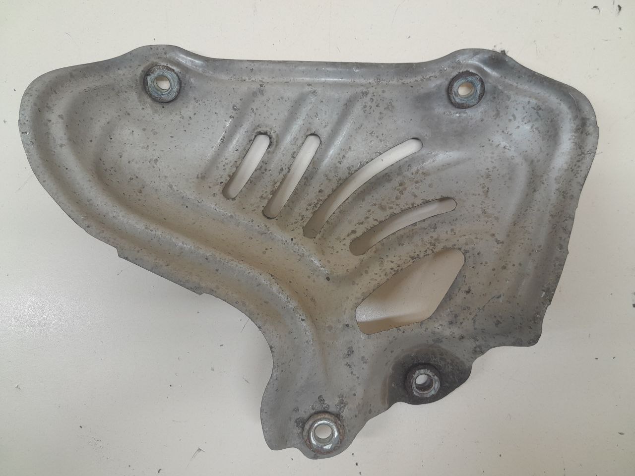 Экран тепловой Toyota Corolla E180 2013-2019 Экран тепловой Toyota Corolla E180 2013-2019