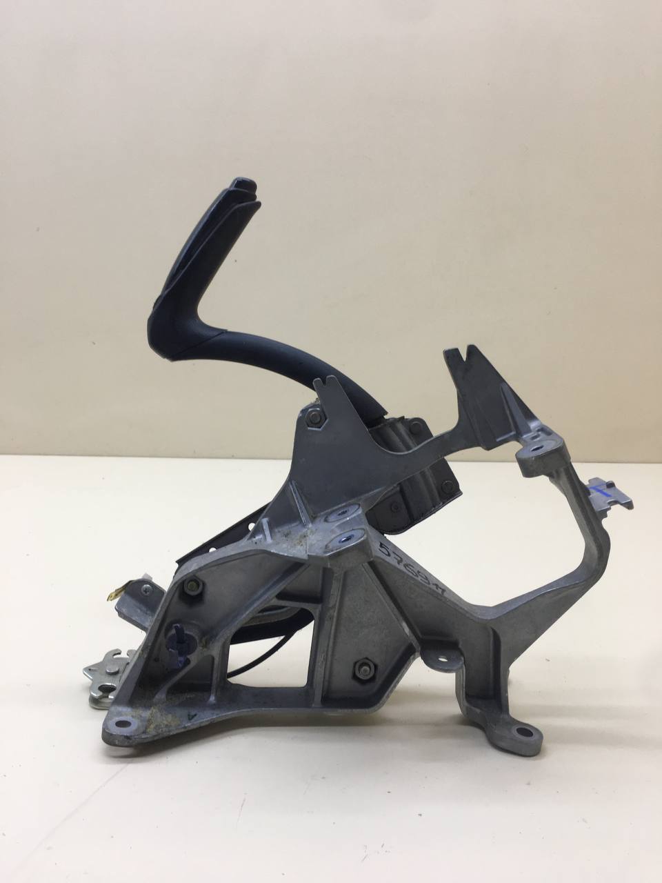 Рычаг стояночного тормоза Honda Civic 4D 2006-2012