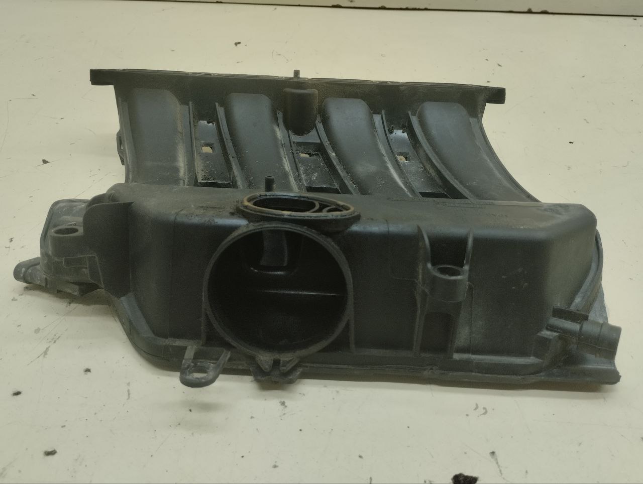 Коллектор впускной Renault Sandero Stepway (5S) 2014-2022 Коллектор впускной Renault Sandero Stepway (5S) 2014-2022