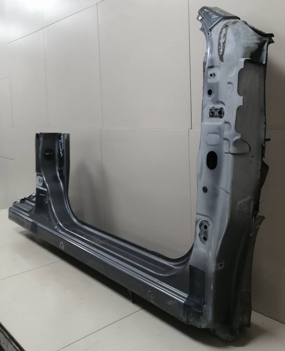 Порог со стойкой правый Nissan Qashqai (J10) 2006-2013