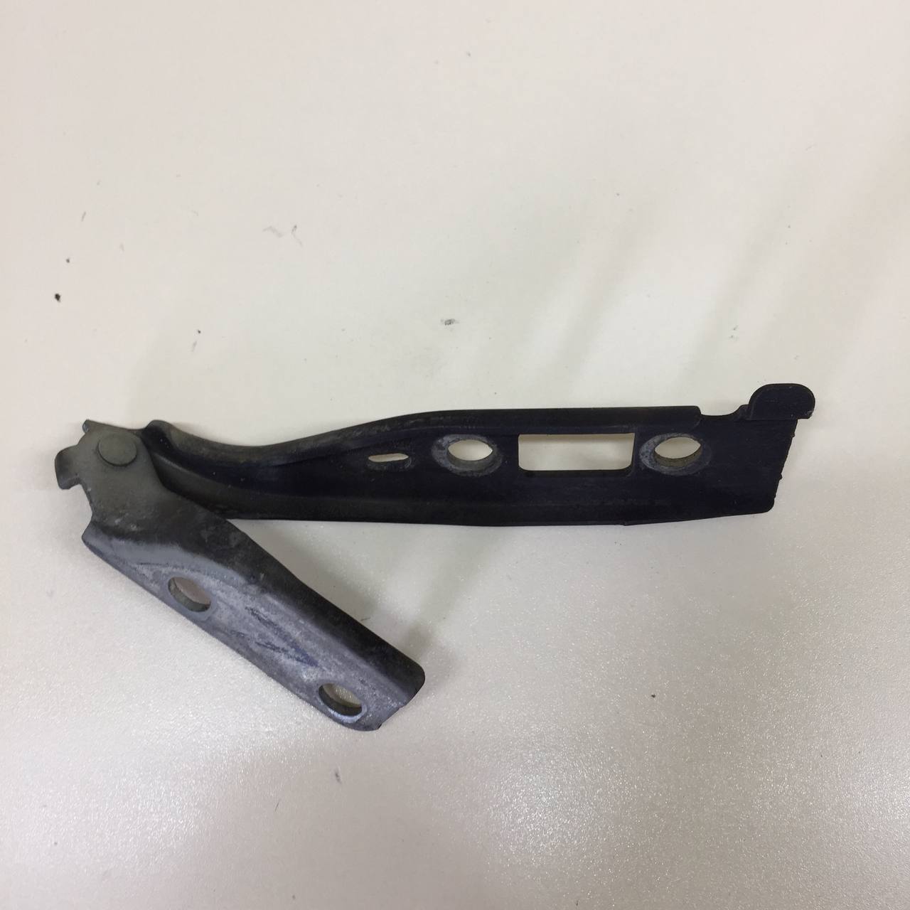 Петля капота левая Ford Fusion (JU) 2002-2012 Петля капота левая Ford Fusion (JU) 2002-2012