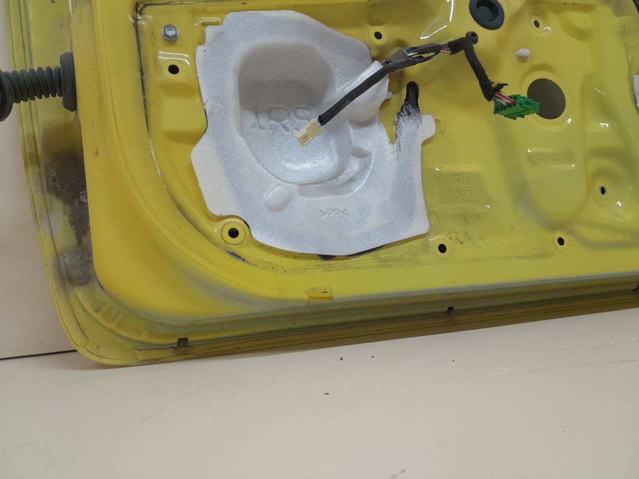 Дверь передняя правая Peugeot 107 2006-2014